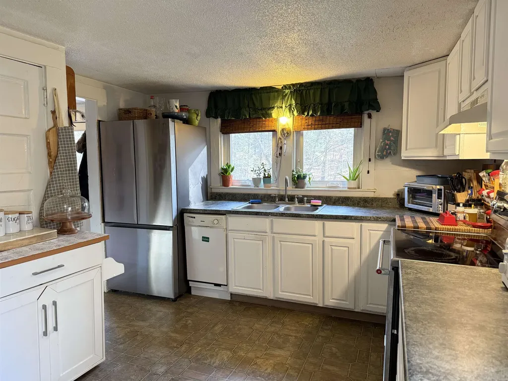 662 Vt Route 30 Newfane VT 05345