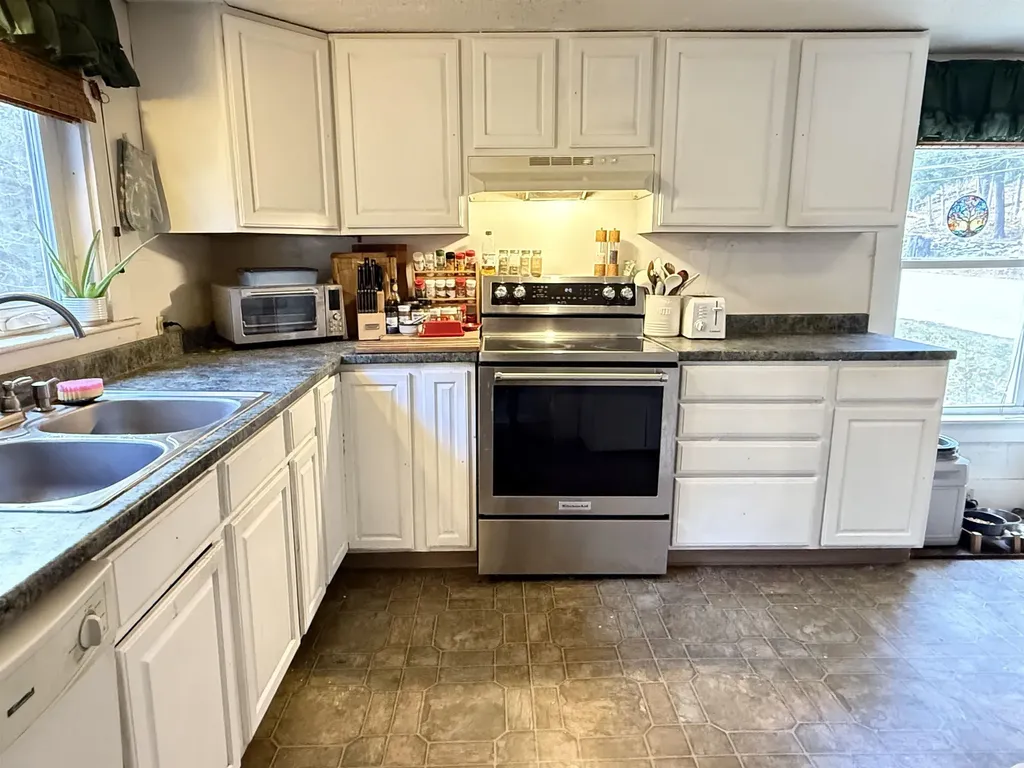 662 Vt Route 30 Newfane VT 05345