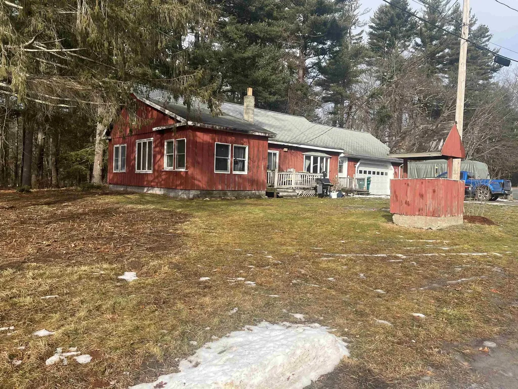 18 Powwow River Road Kingston NH 03848