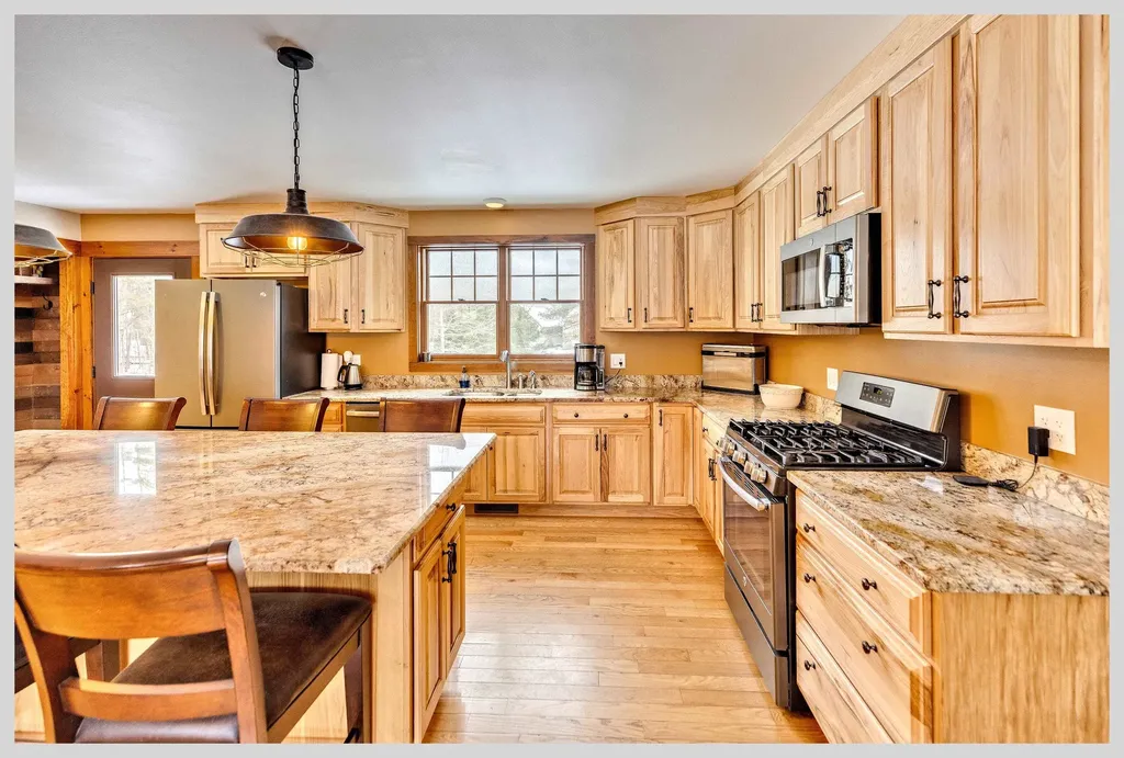 8 Country Lane Hebron NH 03241