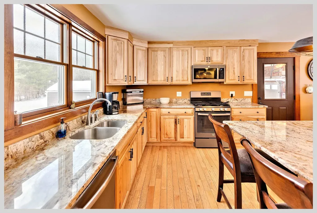 8 Country Lane Hebron NH 03241