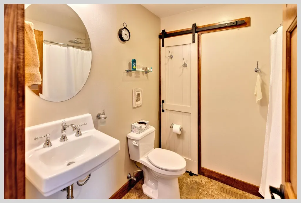 8 Country Lane Hebron NH 03241