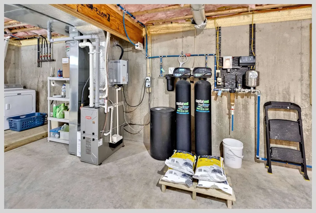 8 Country Lane Hebron NH 03241