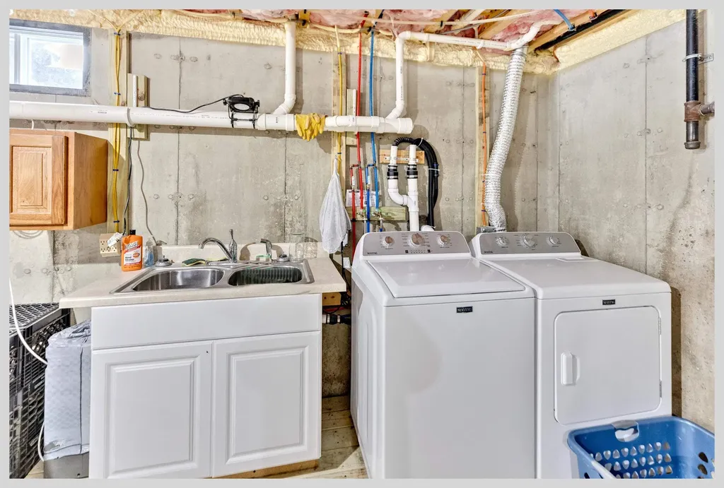 8 Country Lane Hebron NH 03241