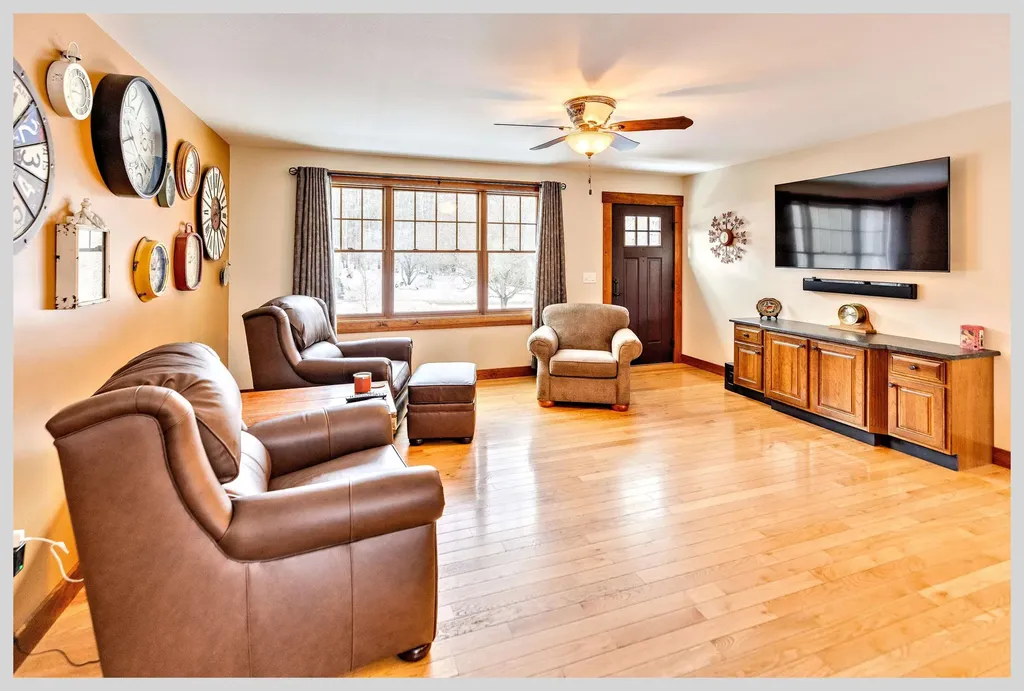 8 Country Lane Hebron NH 03241