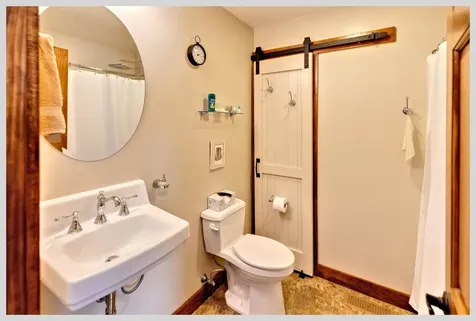 8 Country Lane Hebron NH 03241