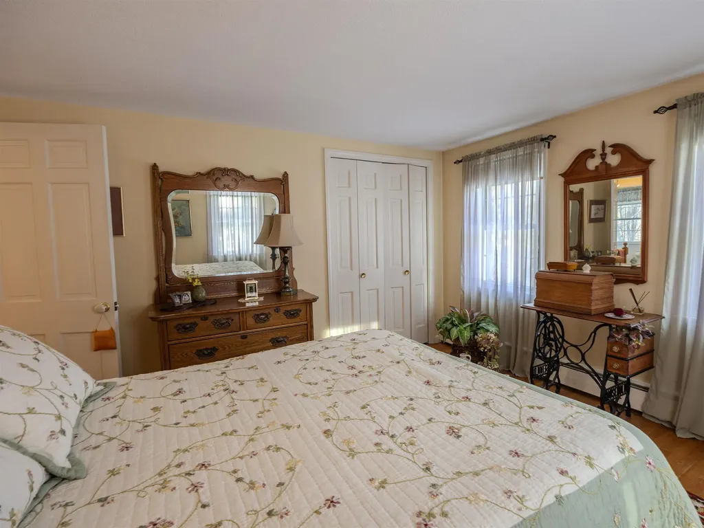 33 Dogwood Lane New London NH 03257