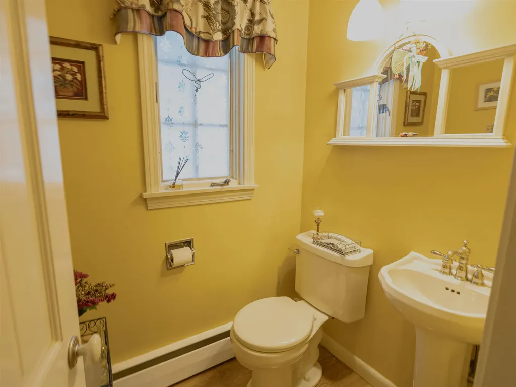 33 Dogwood Lane New London NH 03257