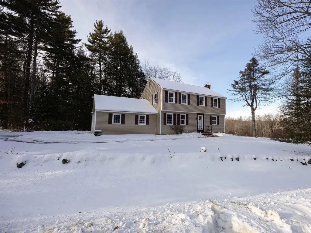 33 Dogwood Lane New London NH 03257