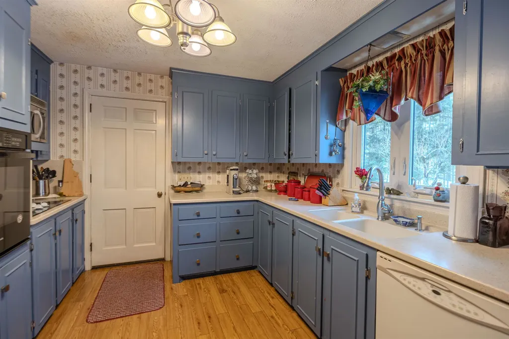 33 Dogwood Lane New London NH 03257