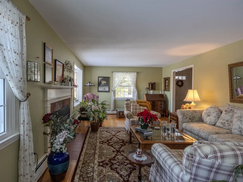 33 Dogwood Lane New London NH 03257