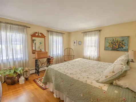 33 Dogwood Lane New London NH 03257