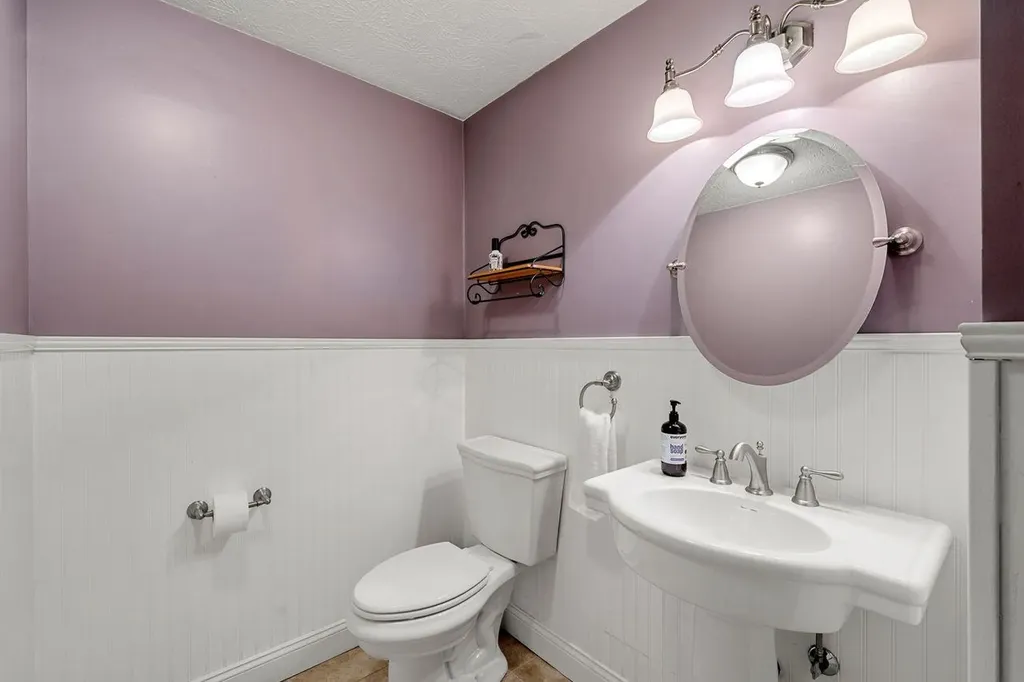 14 Hadley Drive Nashua NH 03062