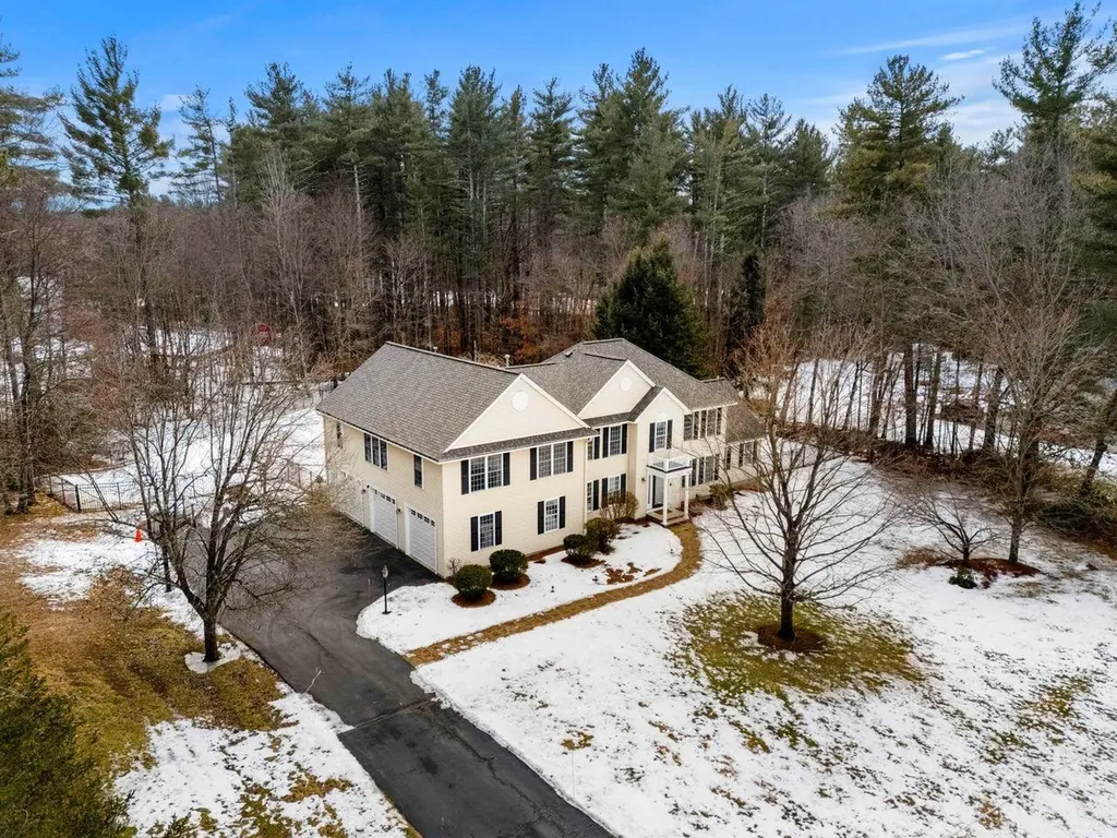 14 Hadley Drive Nashua NH 03062