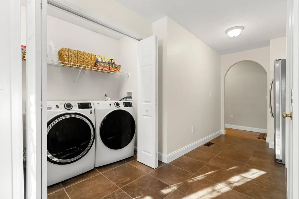 14 Hadley Drive Nashua NH 03062