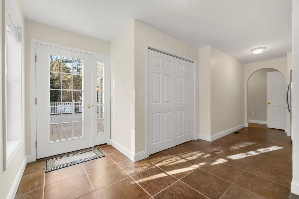 14 Hadley Drive Nashua NH 03062