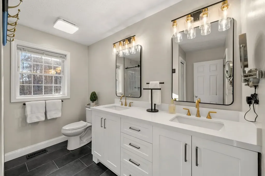 14 Hadley Drive Nashua NH 03062