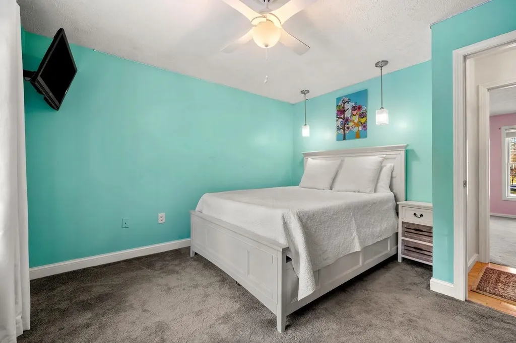 14 Hadley Drive Nashua NH 03062