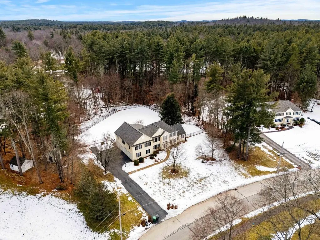 14 Hadley Drive Nashua NH 03062