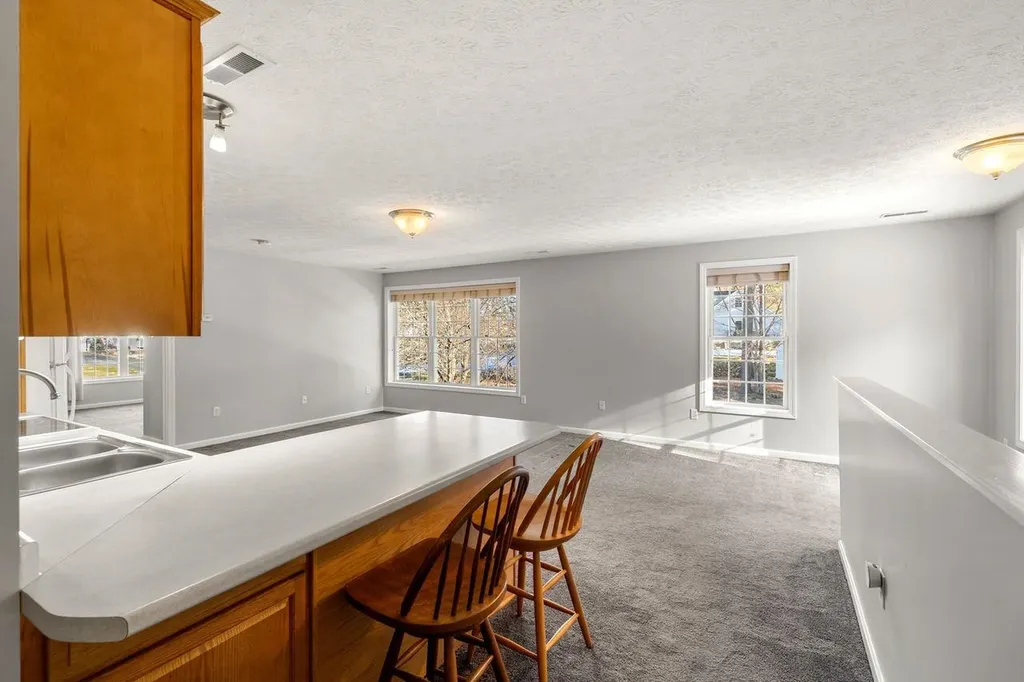 14 Hadley Drive Nashua NH 03062