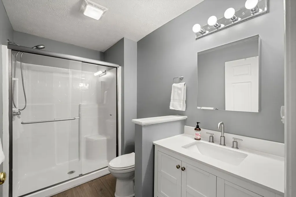 14 Hadley Drive Nashua NH 03062