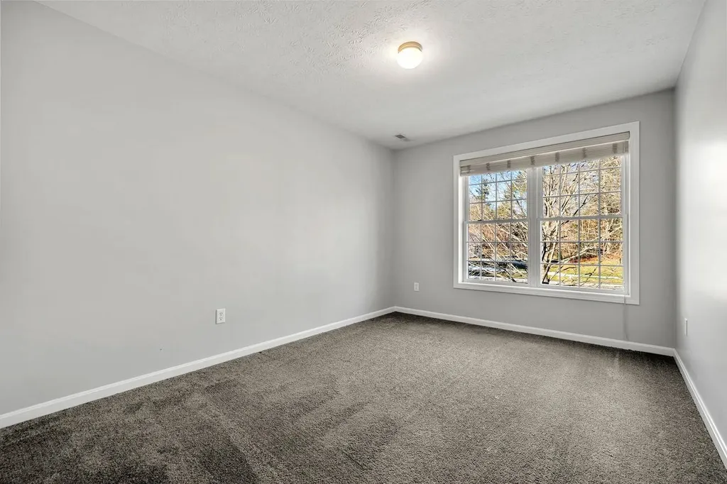 14 Hadley Drive Nashua NH 03062