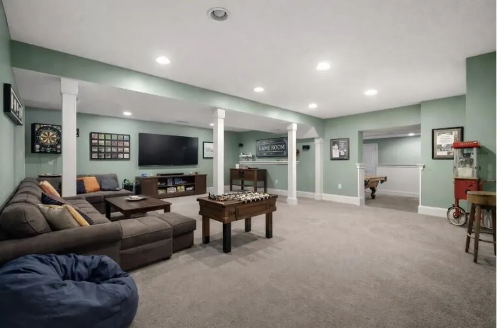 14 Hadley Drive Nashua NH 03062