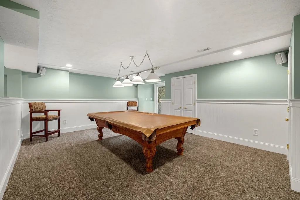 14 Hadley Drive Nashua NH 03062