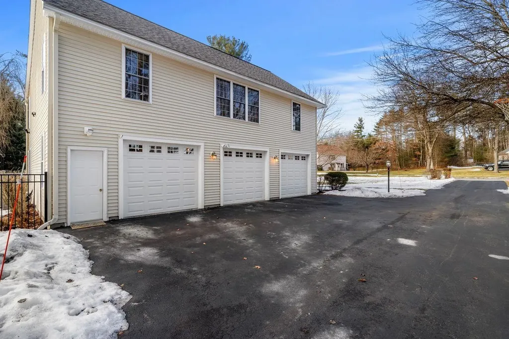 14 Hadley Drive Nashua NH 03062