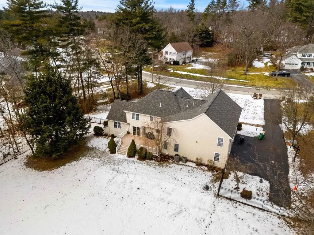 14 Hadley Drive Nashua NH 03062