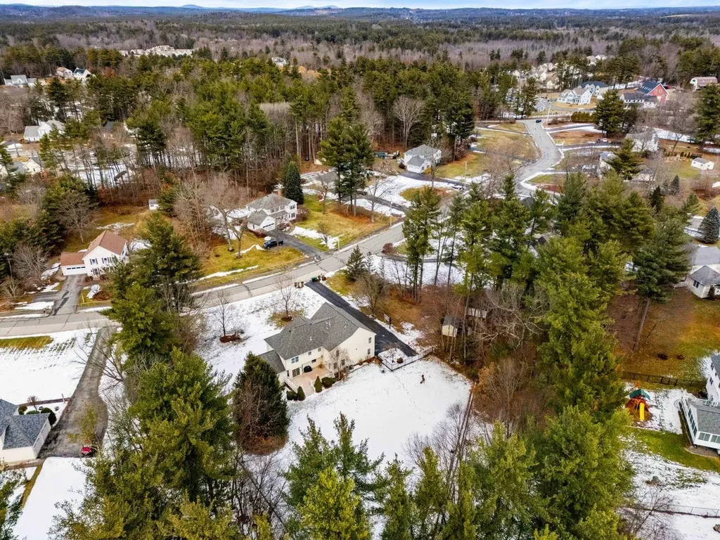 14 Hadley Drive Nashua NH 03062