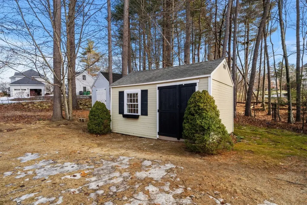 14 Hadley Drive Nashua NH 03062