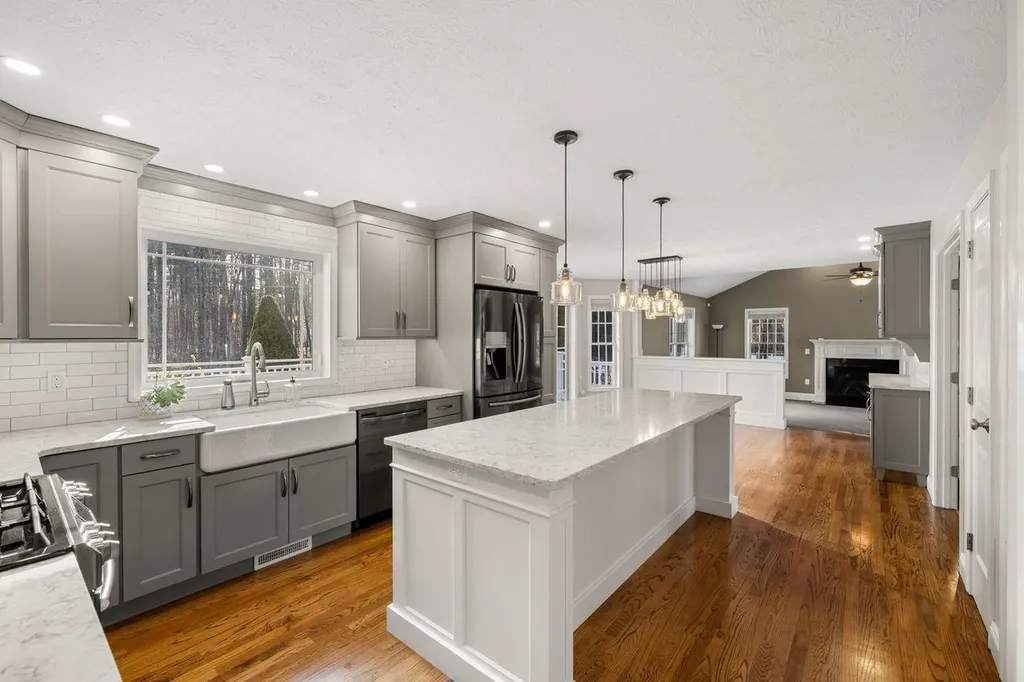 14 Hadley Drive Nashua NH 03062