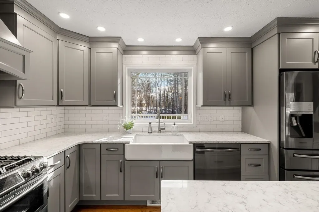 14 Hadley Drive Nashua NH 03062