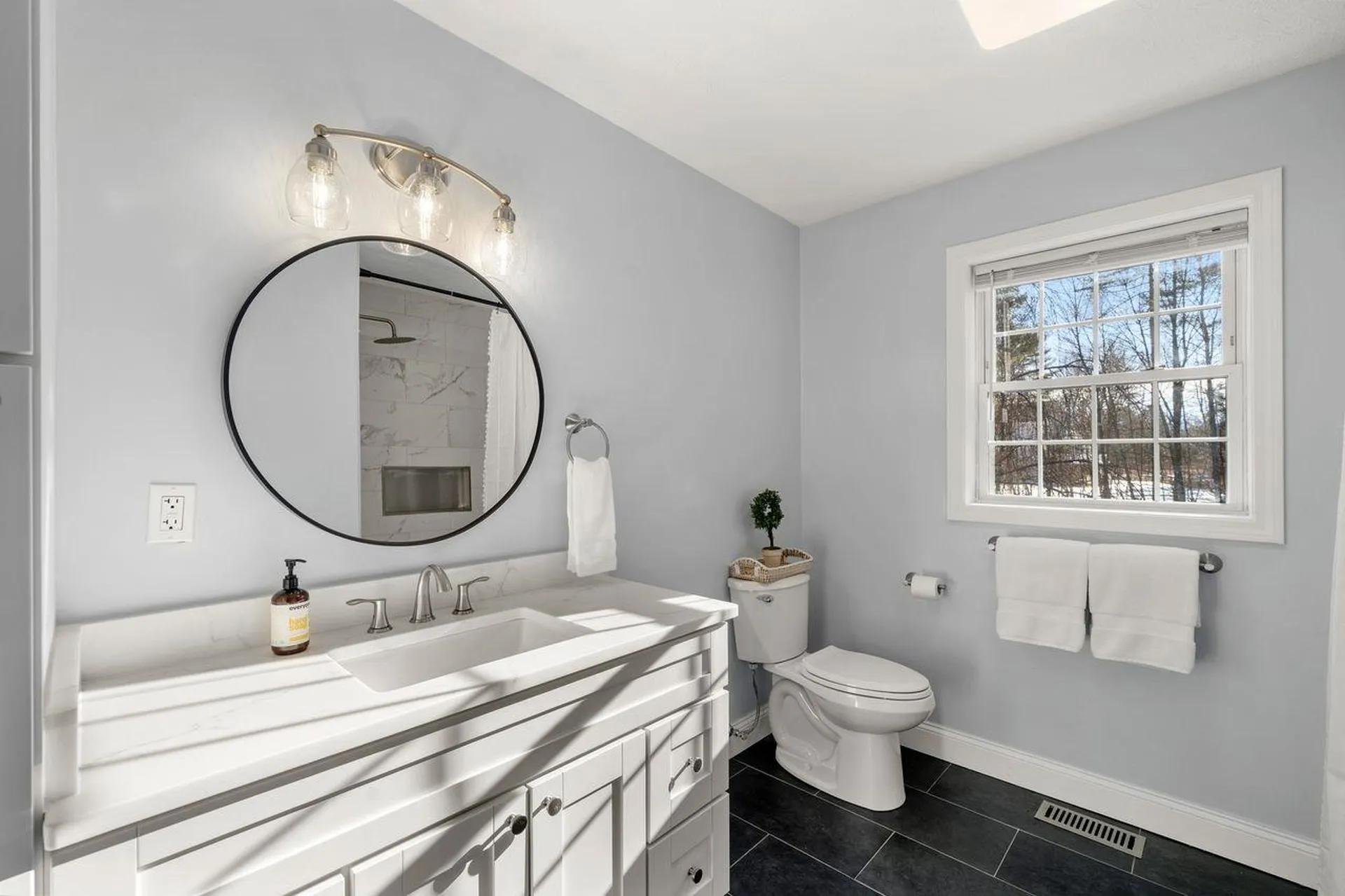 14 Hadley Drive Nashua NH 03062