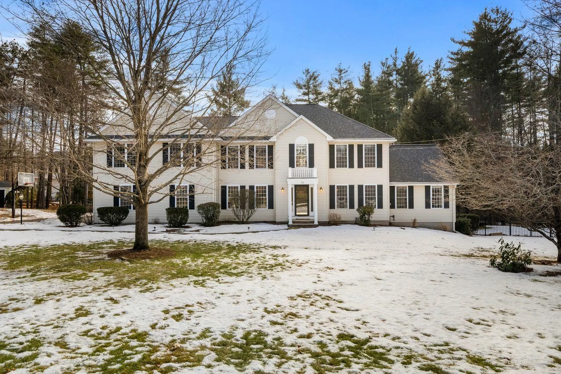 14 Hadley Drive Nashua NH 03062