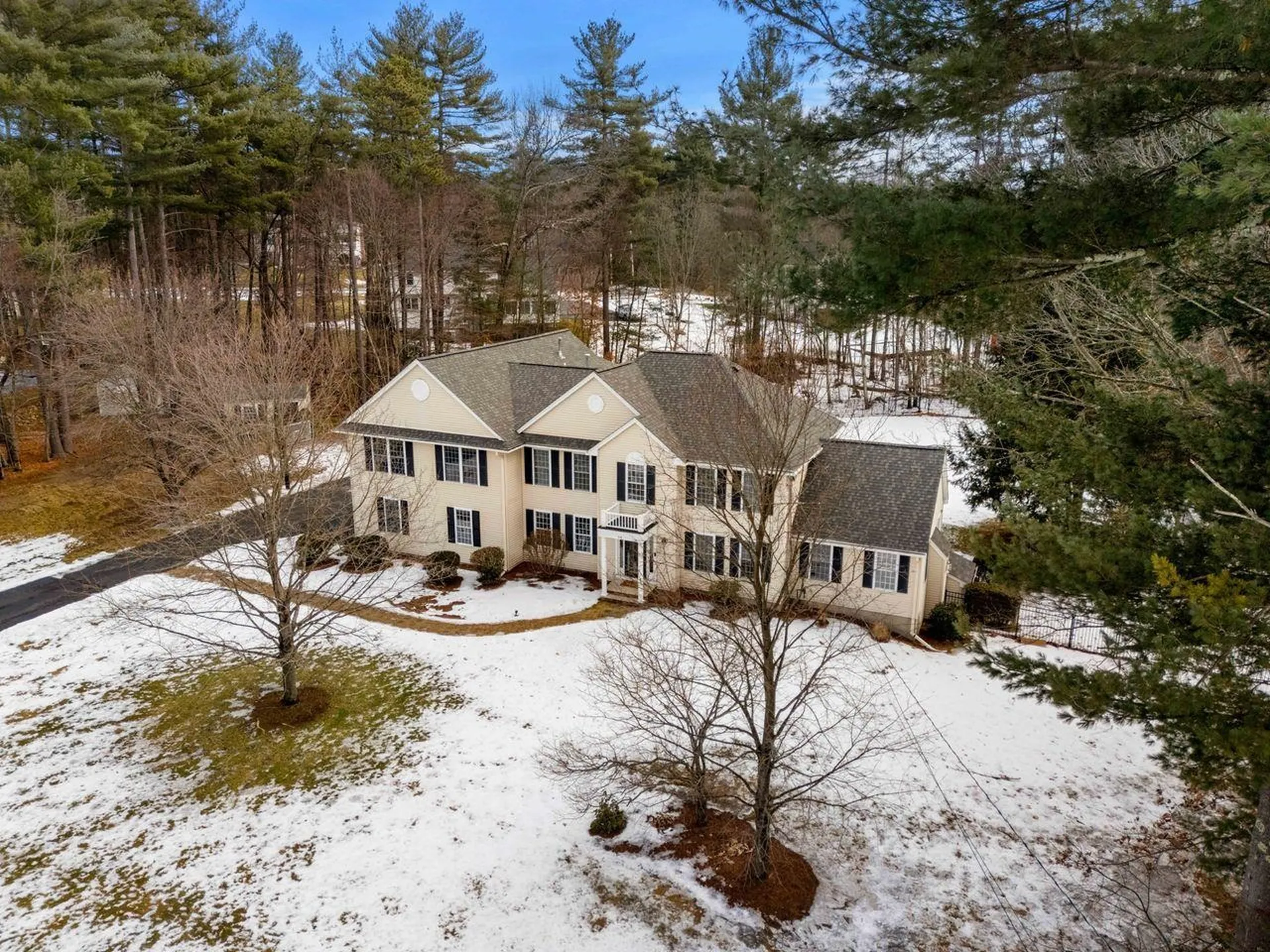 14 Hadley Drive Nashua NH 03062