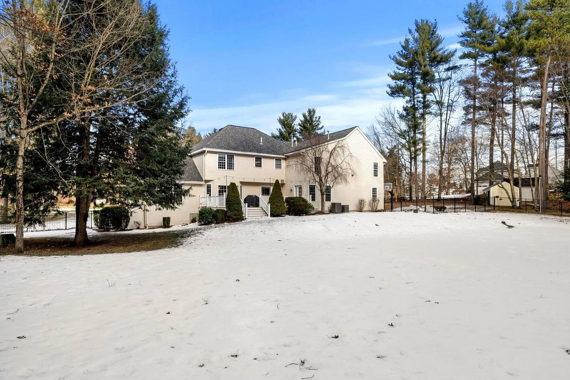 14 Hadley Drive Nashua NH 03062