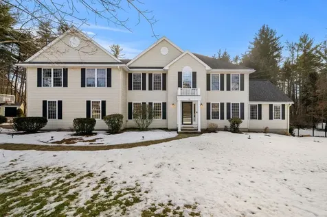 14 Hadley Drive Nashua NH 03062