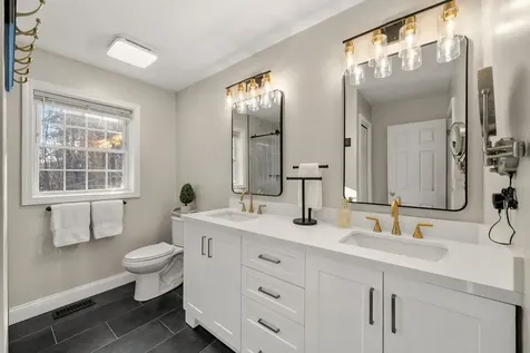 14 Hadley Drive Nashua NH 03062