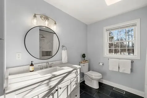 14 Hadley Drive Nashua NH 03062