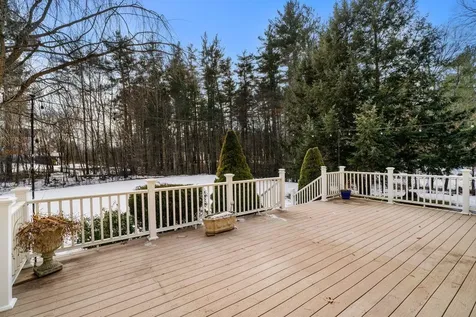 14 Hadley Drive Nashua NH 03062