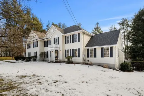 14 Hadley Drive Nashua NH 03062