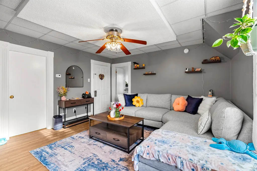 374 Bartlett Street Manchester NH 03102