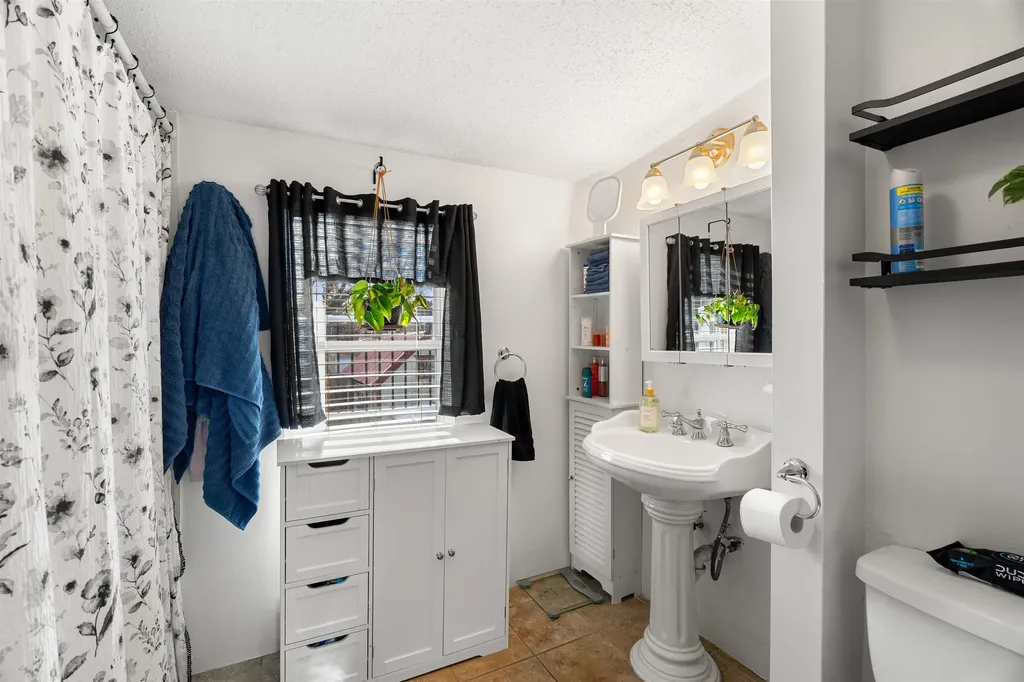 374 Bartlett Street Manchester NH 03102