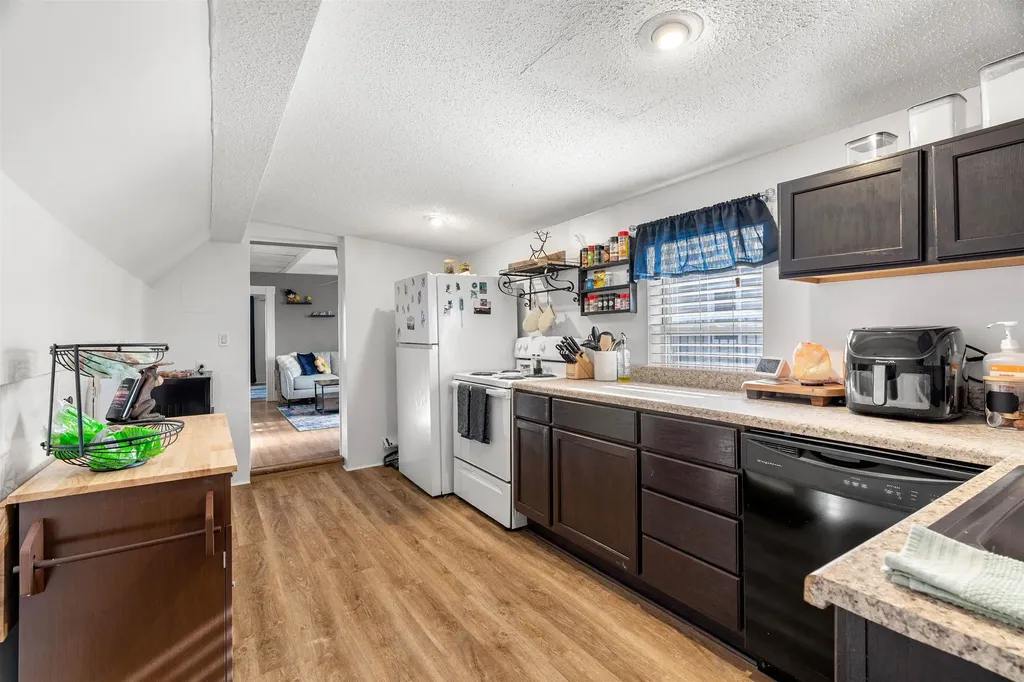 374 Bartlett Street Manchester NH 03102