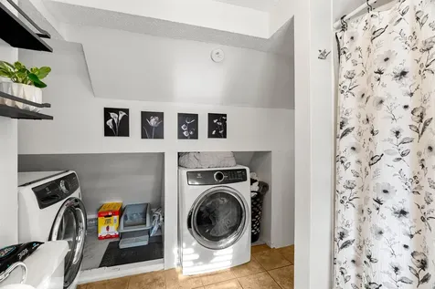 374 Bartlett Street Manchester NH 03102