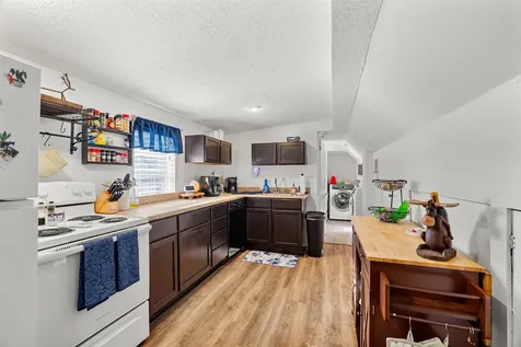 374 Bartlett Street Manchester NH 03102