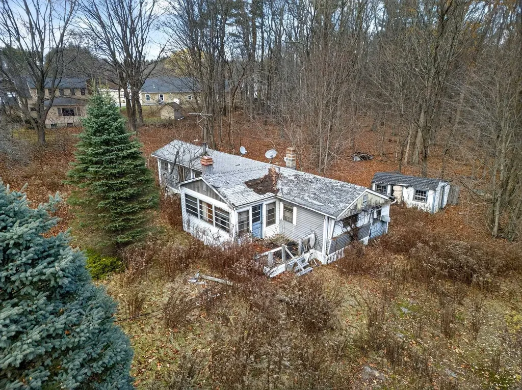 20 Indian River Road Epping NH 03042