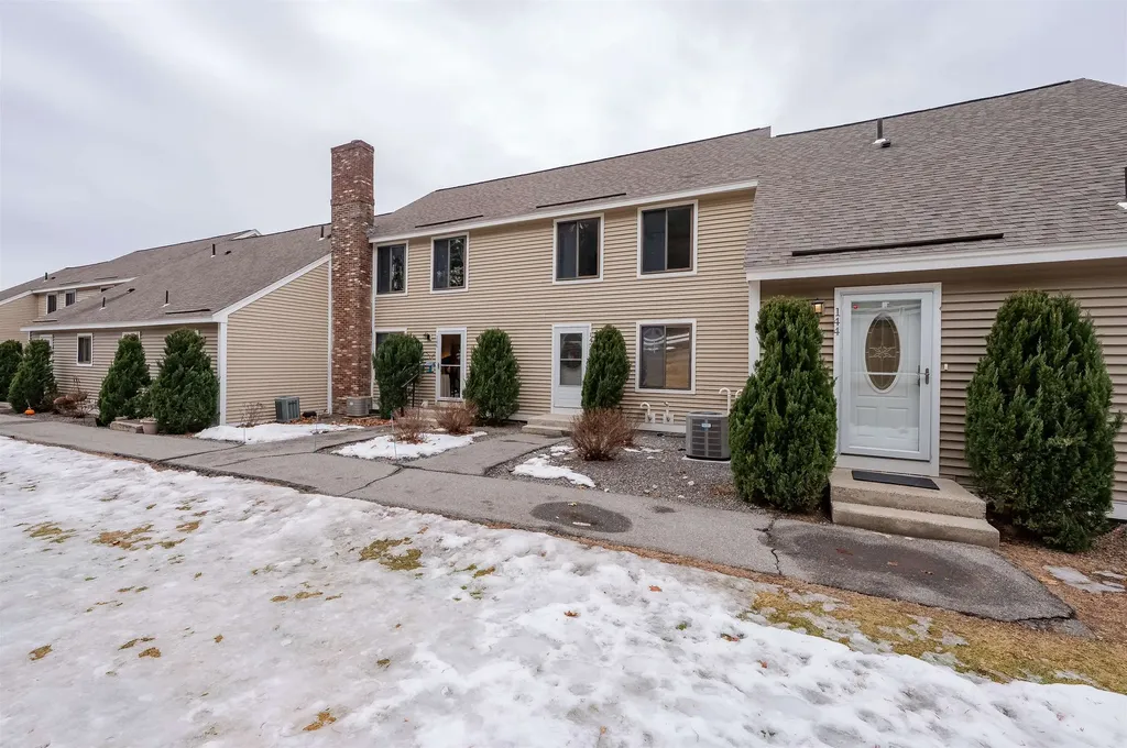 145 Canterbury Lane Londonderry NH 03053